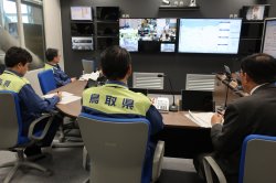 訓練の様子（鳥取県庁災害対策本部でのＴＶ会議）