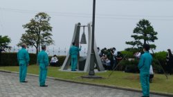 誓いの鐘 鐘鳴風景