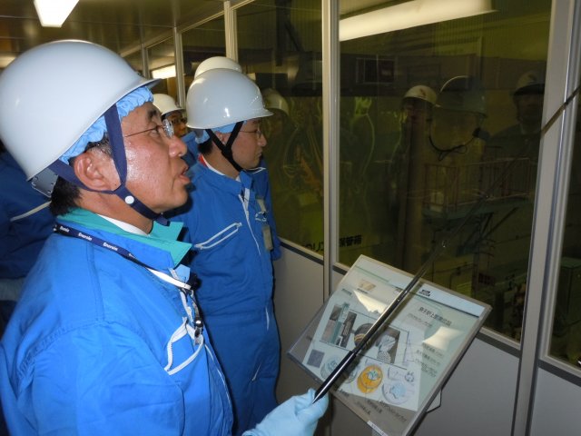 ２号機視察の様子