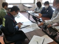 自治体職員による確認の様子