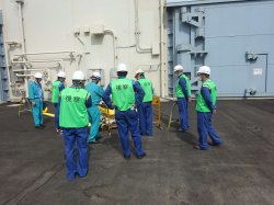 原子炉建物西側